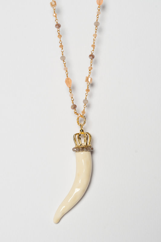 SICYLUI - COLLANA CORNO IN CERAMICA LATTE CON CORONE E CORALLINI TORTORA