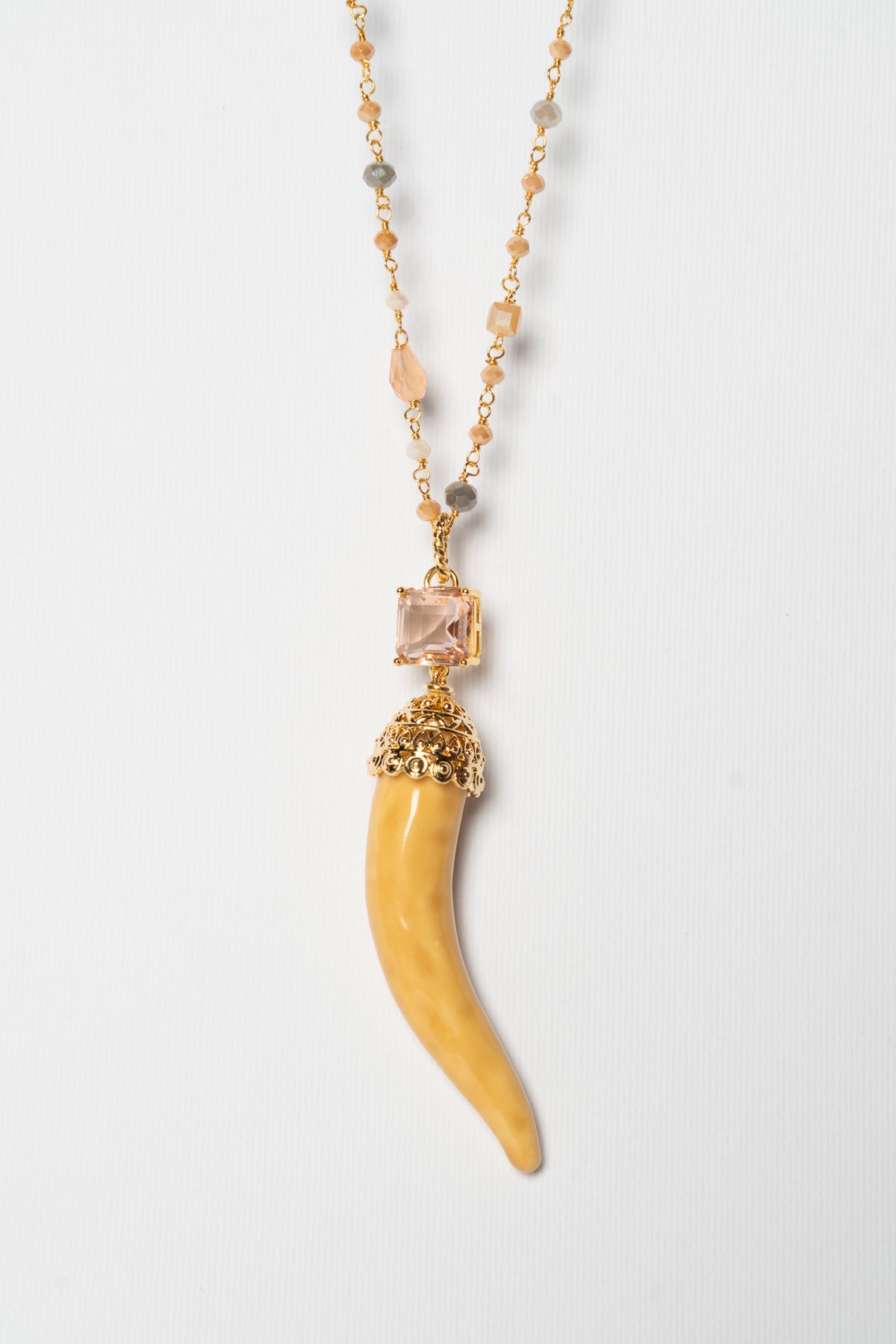 SICYLUI - COLLANA CORNO IN CERAMICA CREMA CON CRISTALLO AMBRA