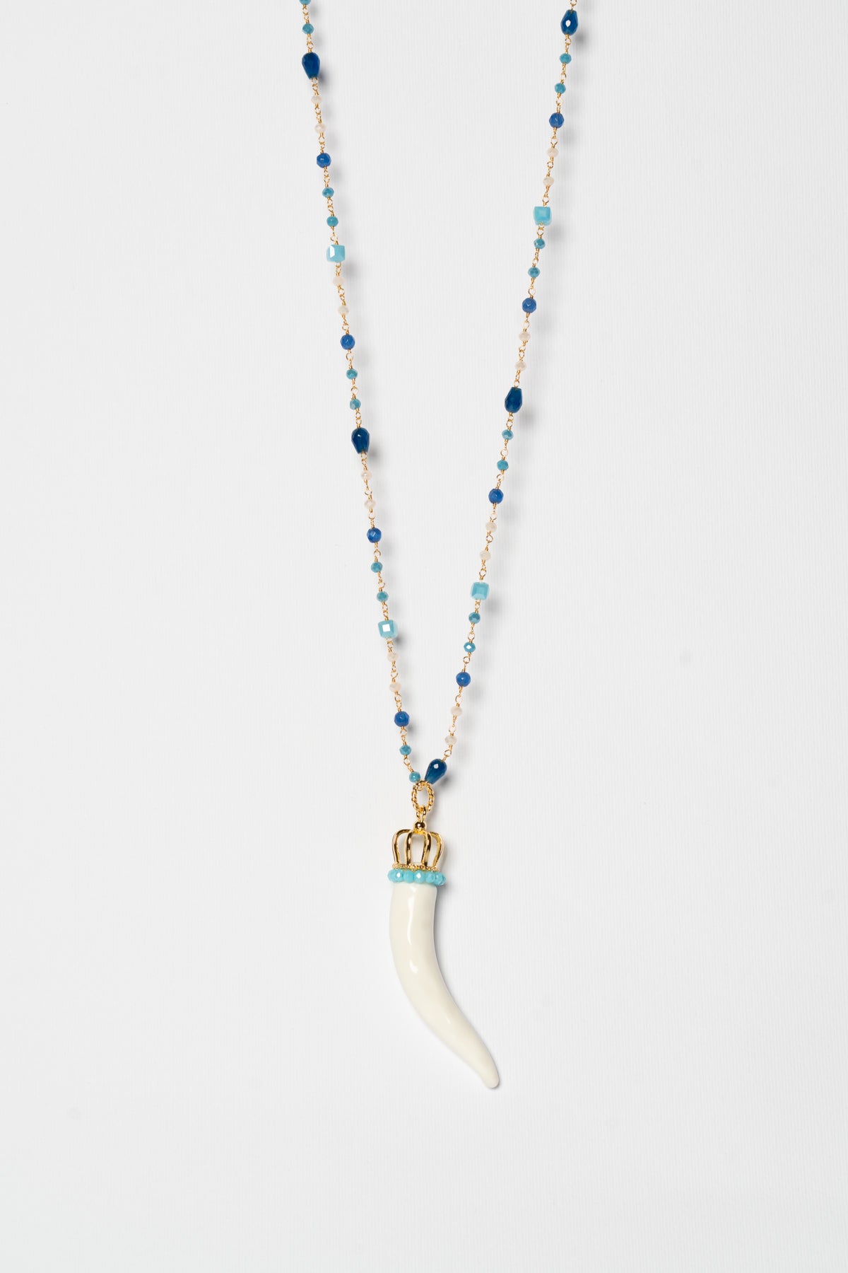 SICYLUI - COLLANA CORNO IN CERAMICA BIANCO CON CORONA E CRISTALLI AZZURRI