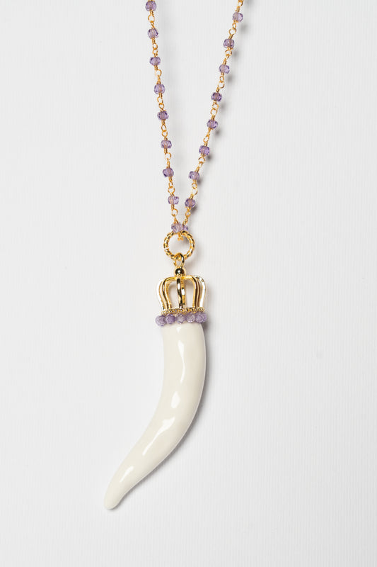 SICYLUI - COLLANA CORNO IN CERAMICA BIANCO CON CORONA E CORALLINI VIOLA