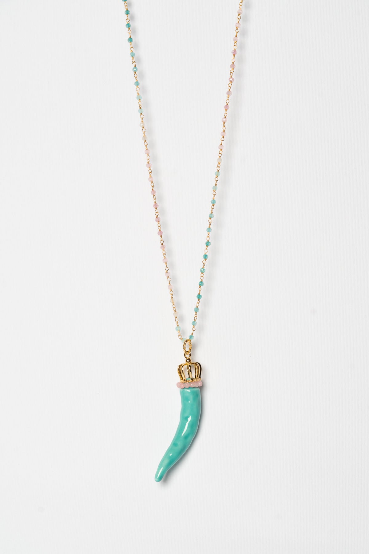 SICYLUI - TIFFANY CERAMIC HORN NECKLACE WITH CROWN AND SHADED CORAL BEADS