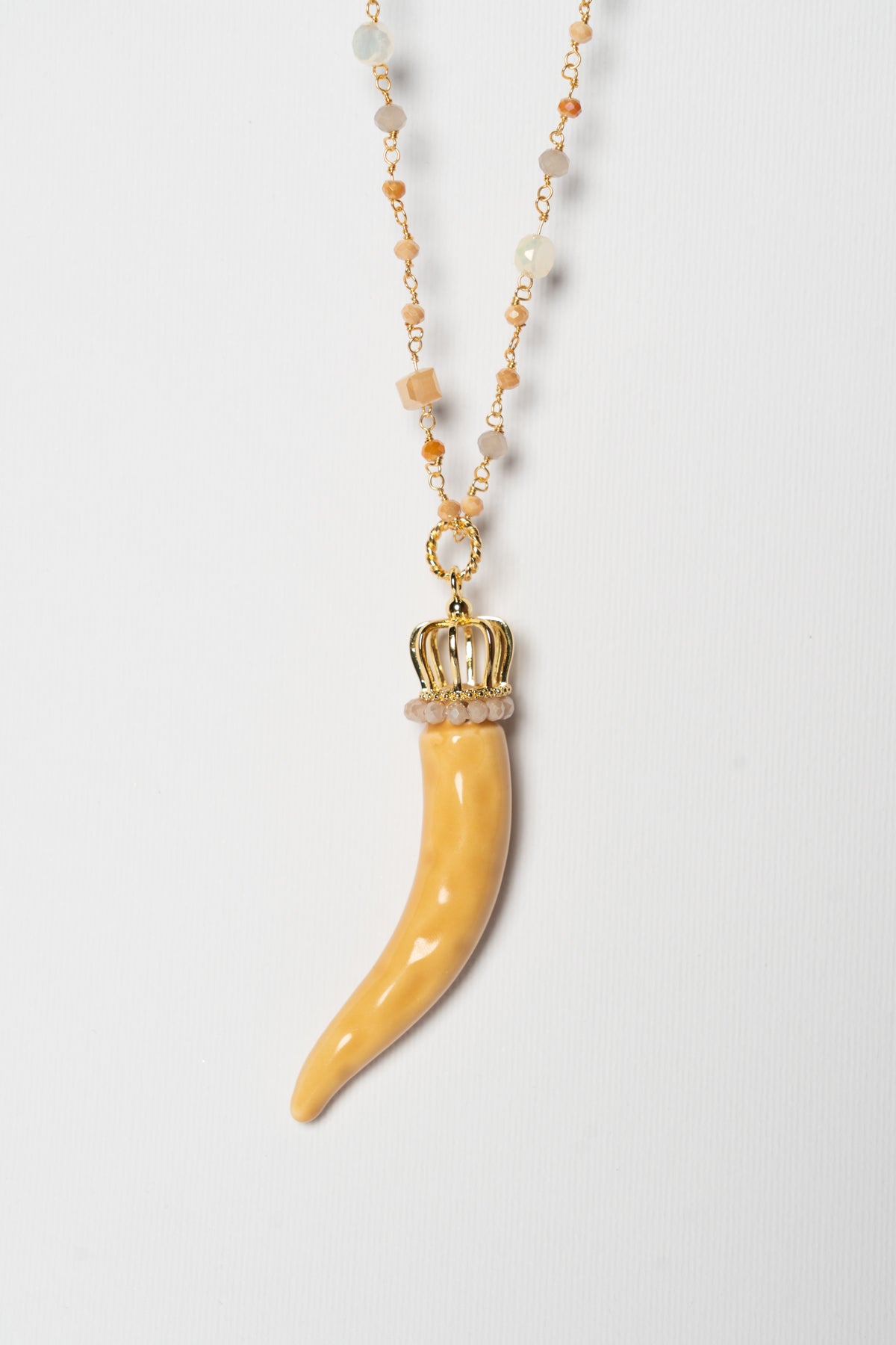 SICYLUI - CREAM CERAMIC HORN NECKLACE WITH CROWN AND MUD CORALS