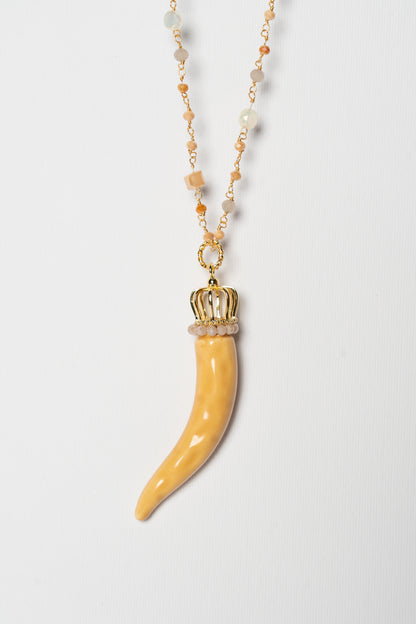 SICYLUI - CREAM CERAMIC HORN NECKLACE WITH CROWN AND MUD CORALS