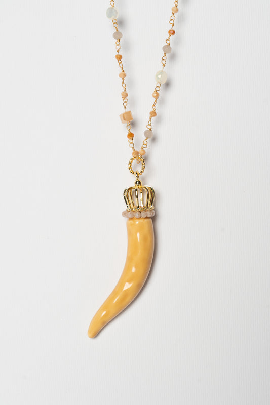 SICYLUI - COLLANA CORNO IN CERAMICA CREMA CON CORONA E CORALLINI FANGO