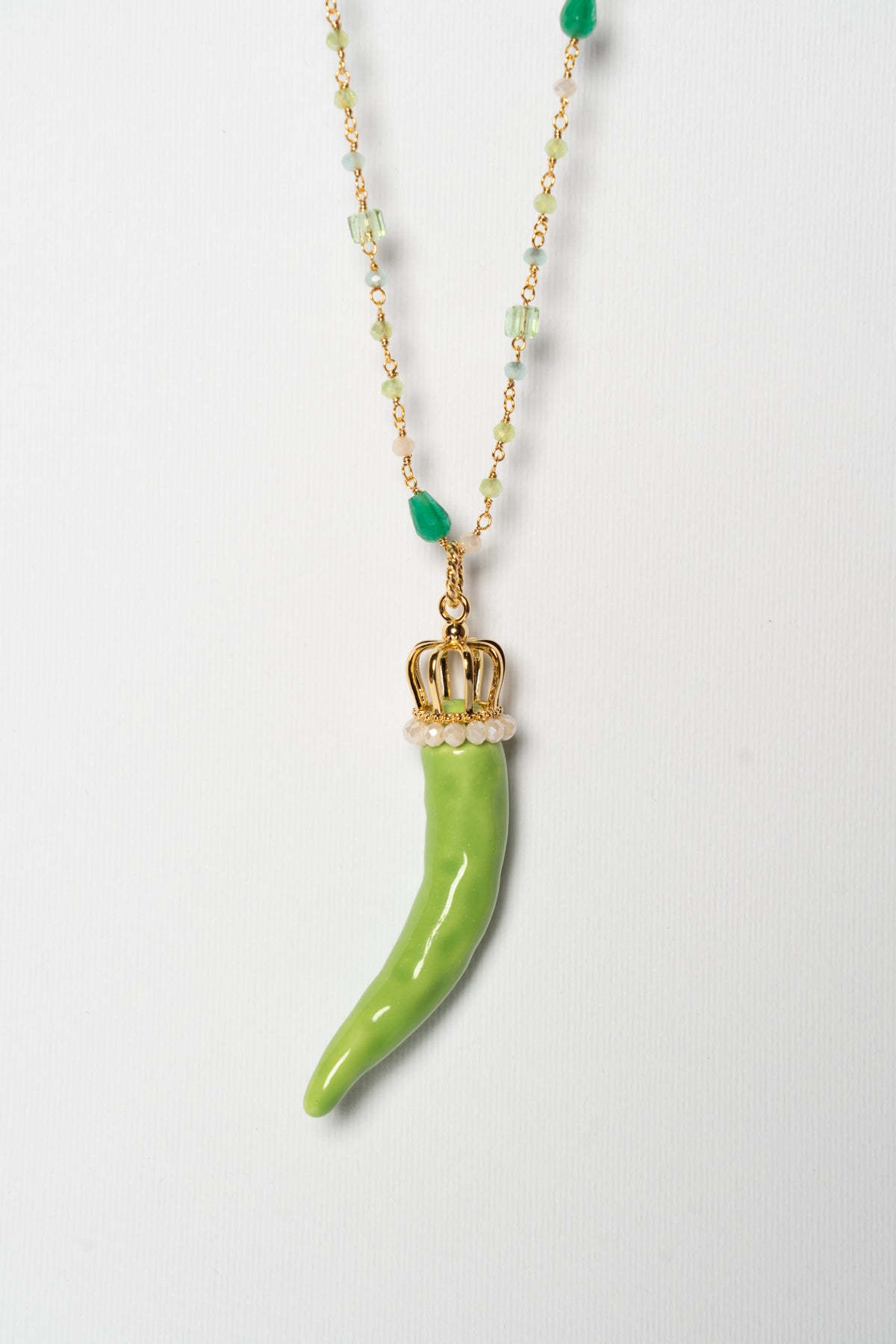 SICYLUI - GREEN CERAMIC HORN NECKLACE WITH CROWN AND GREEN AND BEIGE CORAL BEADS