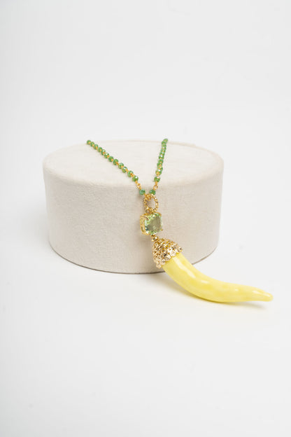SICYLUI - COLLANA CORNO IN CERAMICA GIALLO E CRISTALLO VERDE