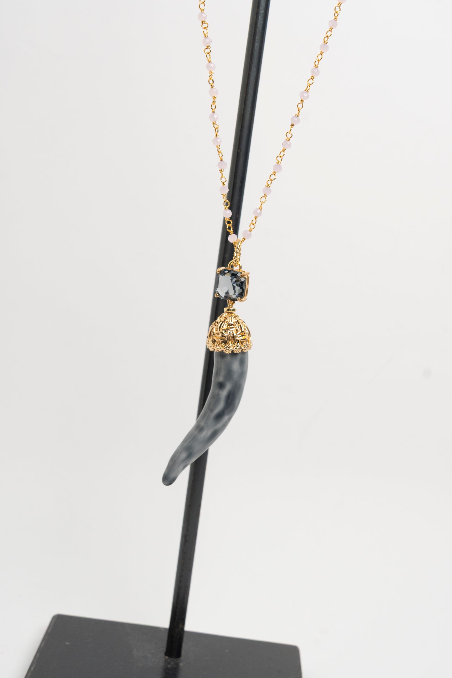 SICYLUI - COLLANA CORNO IN CERAMICA GRIGIO SCURO E CRISTALLO GRIGIO