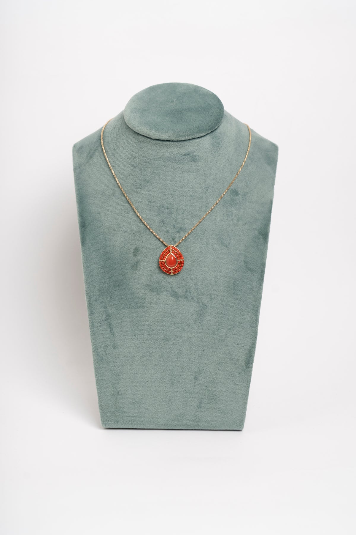 SOARA - COLLANA PENDENTE A GOCCIA CON CENTRALE E MICROSFERE CORALLO MEDITERRANEO