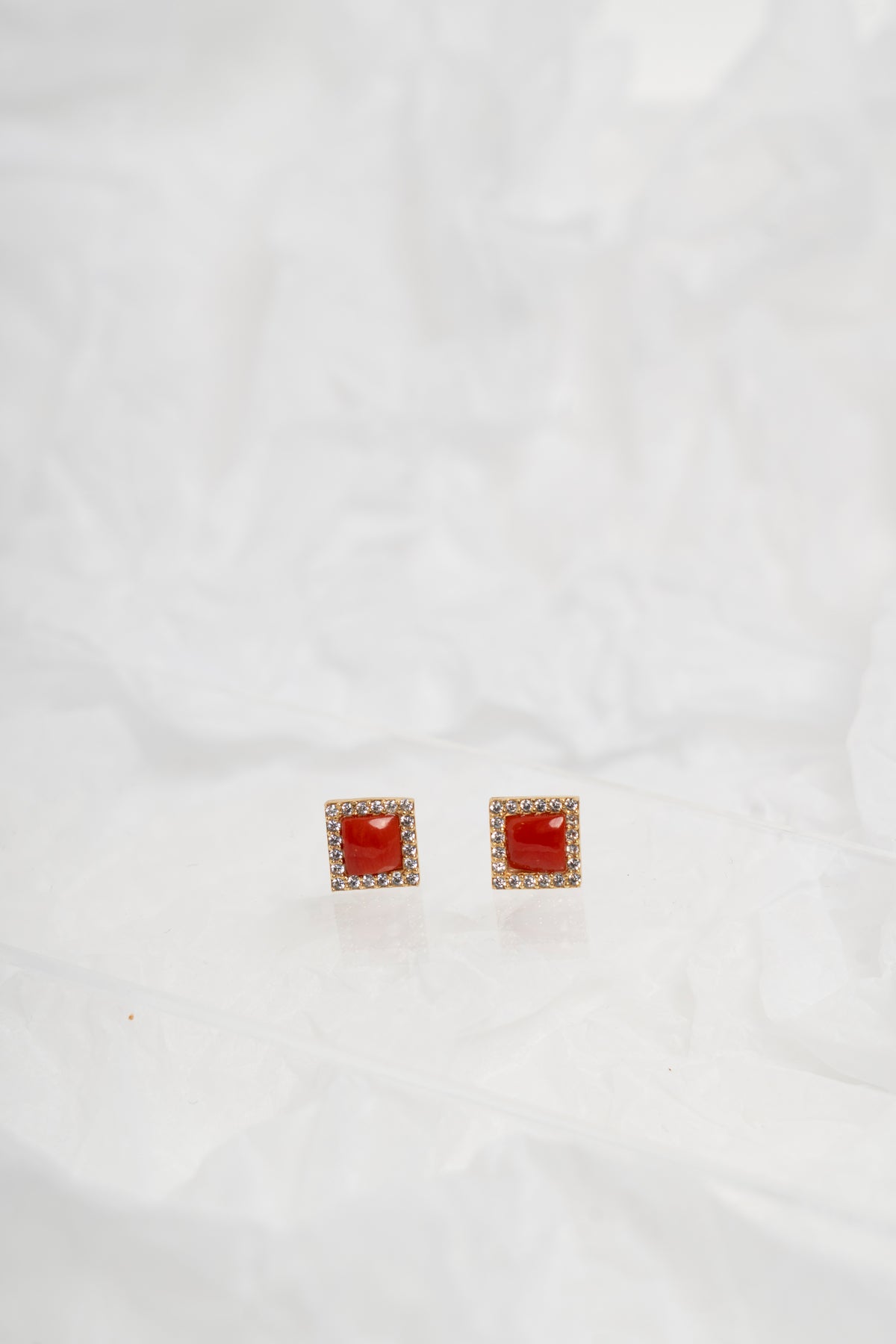 SOARA - ORECCHINI A LOBO IN ARGENTO DORATO E CORALLO