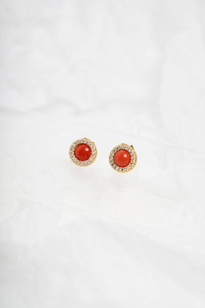 SOARA - ORECCHINI A LOBO TONDI IN ARGENTO DORATO, CORALLO E ZIRCONI