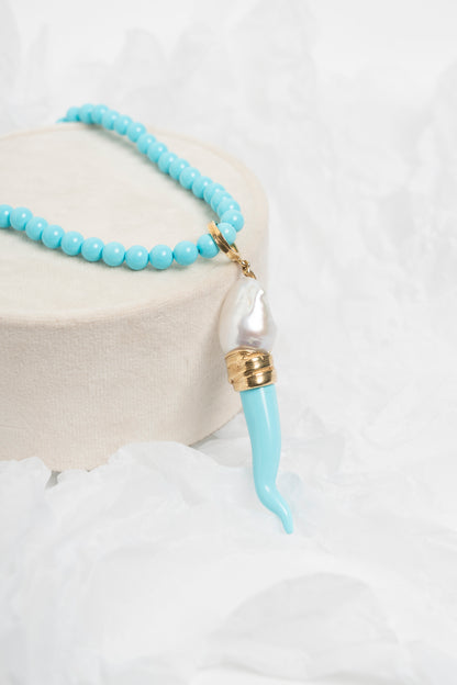 SOARA - CIONDOLO CORNO IN PASTA DI TURCHESE E PERLA BAROCCA