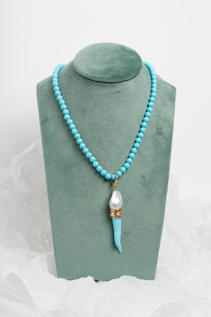 SOARA - CIONDOLO CORNO IN PASTA DI TURCHESE E PERLA BAROCCA