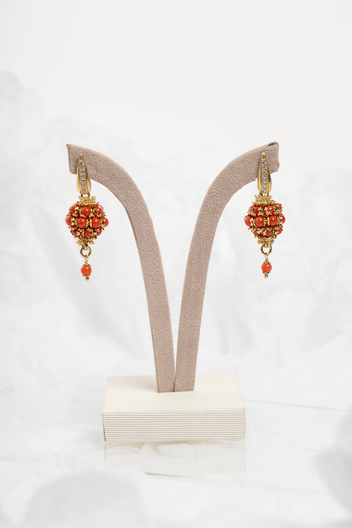 SOARA - ORECCHINI PENDENTI CORALLO E ARGENTO DORATO