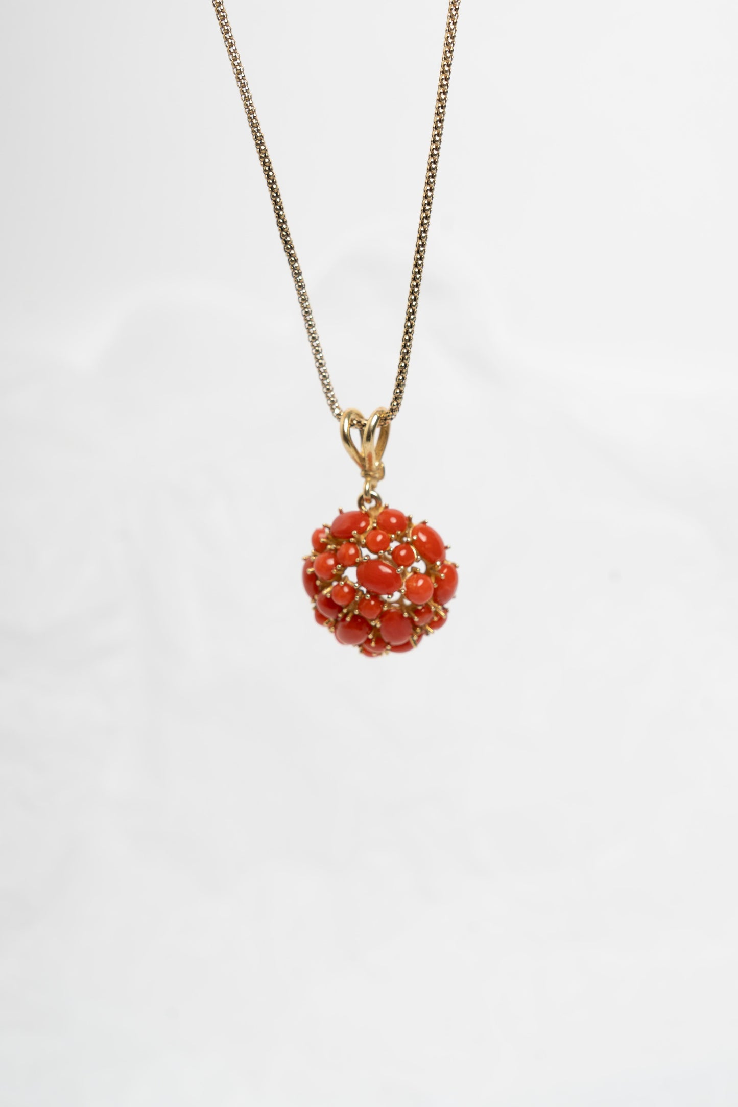 SOARA - COLLANA CON PENDENTE TONDO IN CORALLO