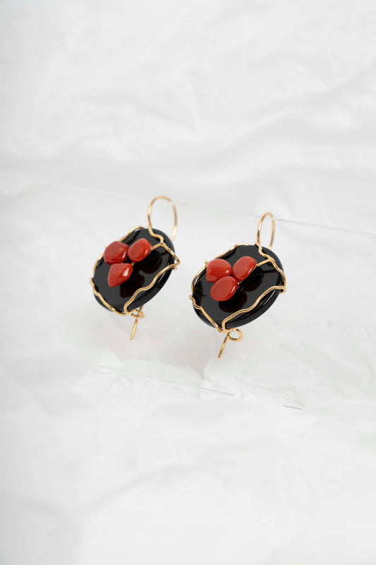 SOARA - ORECCHINI PENDENTI IN ONICE E CORALLO