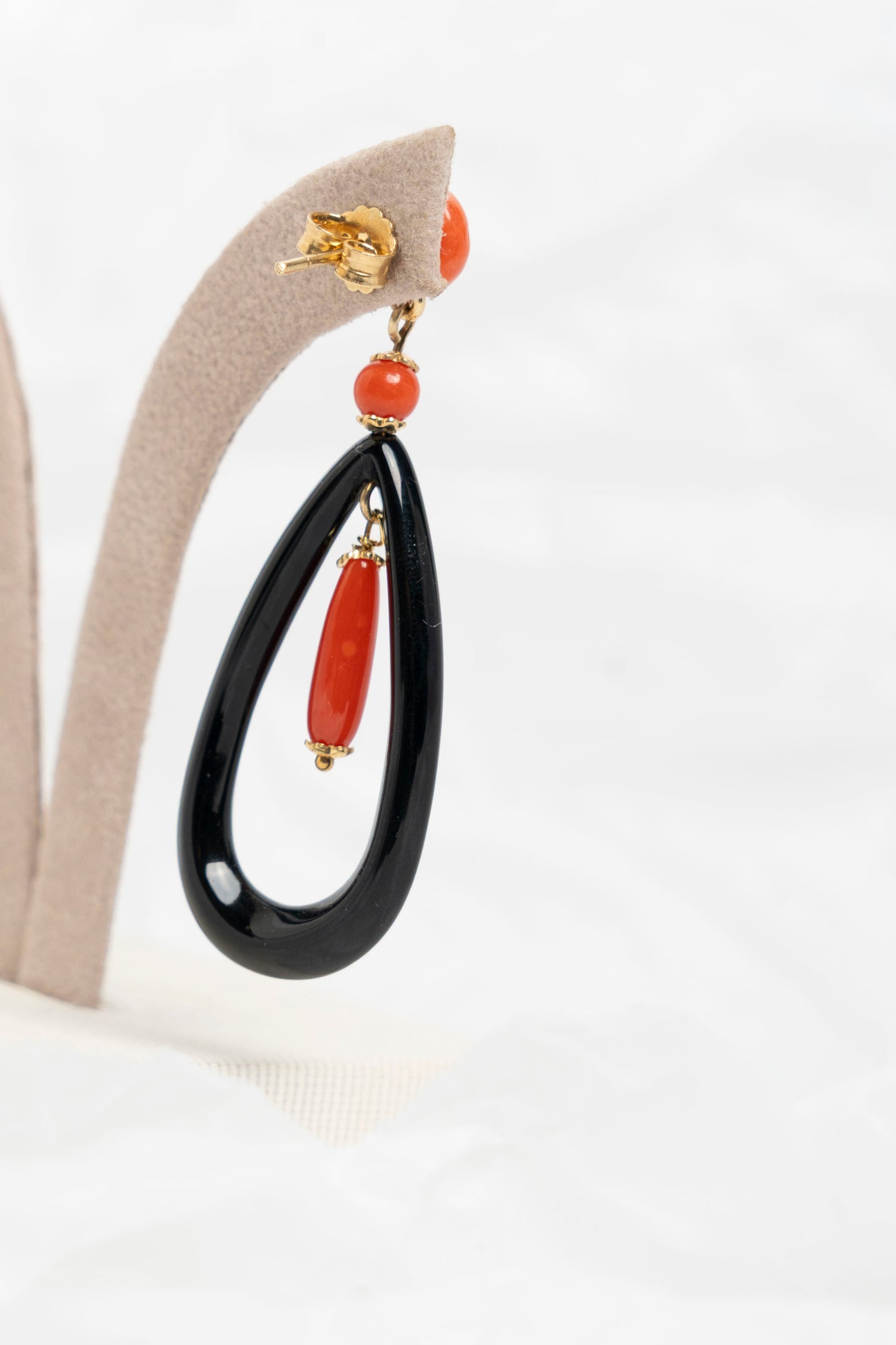 SOARA - ORECCHINI PENDENTI  A GOCCIA ONICE E CORALLO