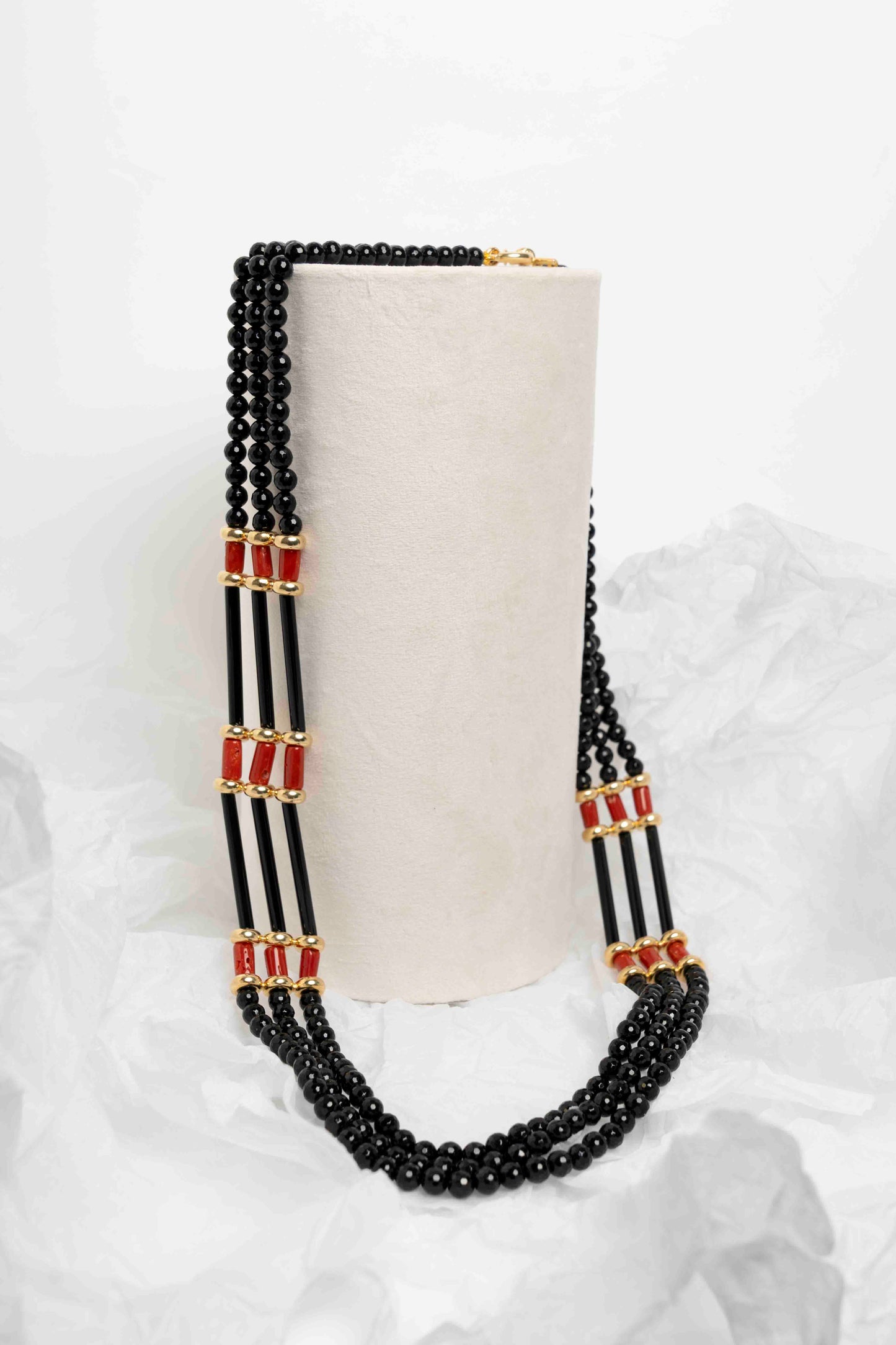 SOARA - COLLANA TRE FILI IN ONICE E CORALLO