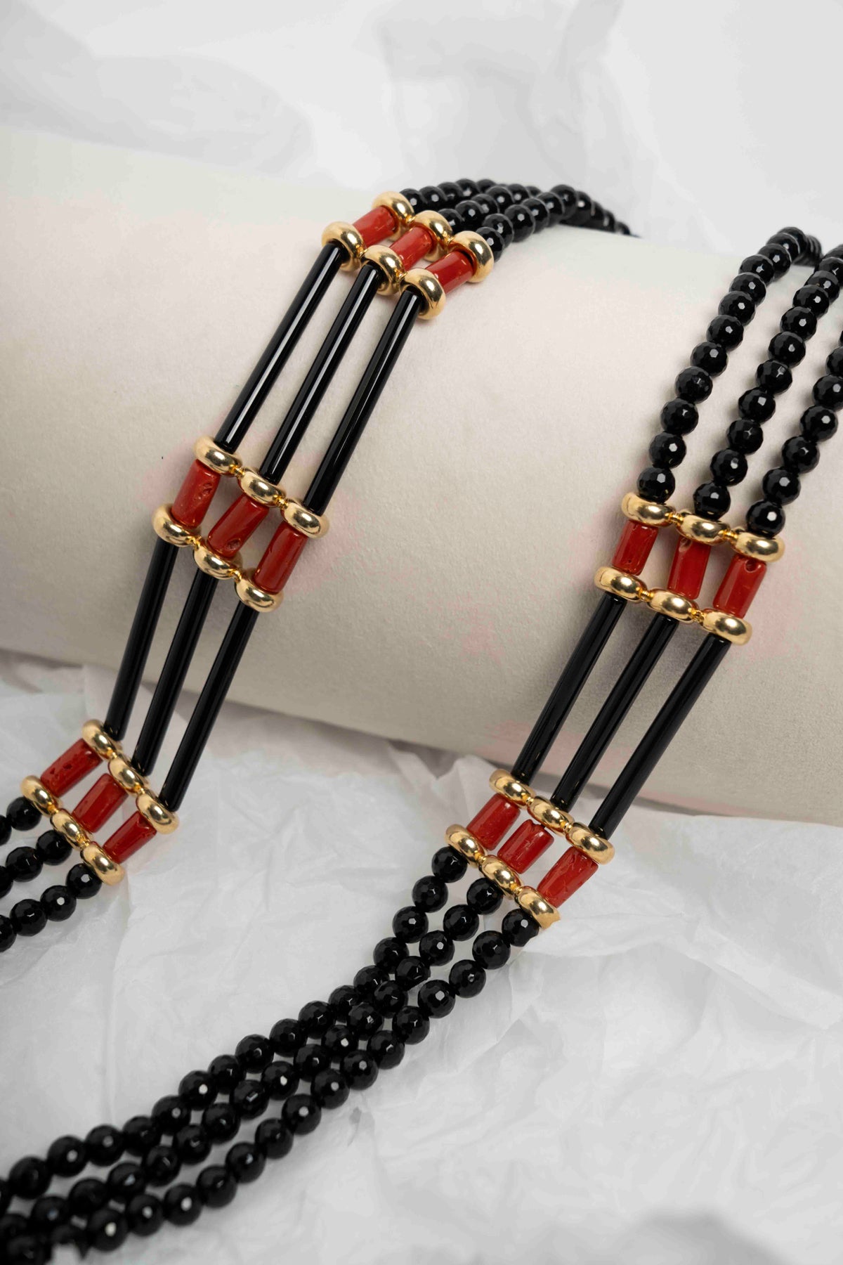 SOARA - COLLANA TRE FILI IN ONICE E CORALLO