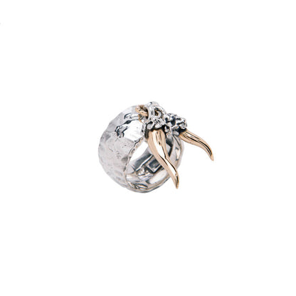 NEMORIS - ANELLO FASCIA CON CORNI PENDENTI IN BRONZO E ARGENTO