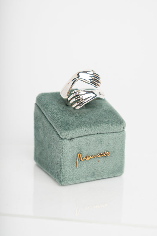 NEMORIS -  ANELLO IN ARGENTO ABBRACCIO