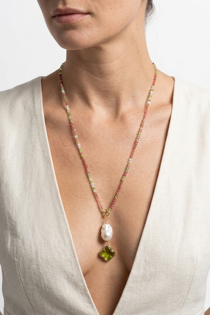 SICYLUI - COLLANA ZIRCONI VERDI E FUCSIA CON PENDENTE PERLA SCARAMAZZA