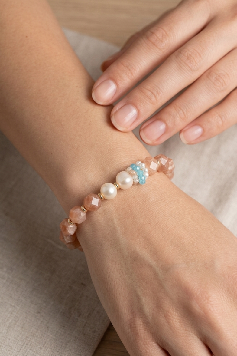 SICYLUI - BRACCIALE ELASTICO CON PIETRA DEL SOLE E PERLE