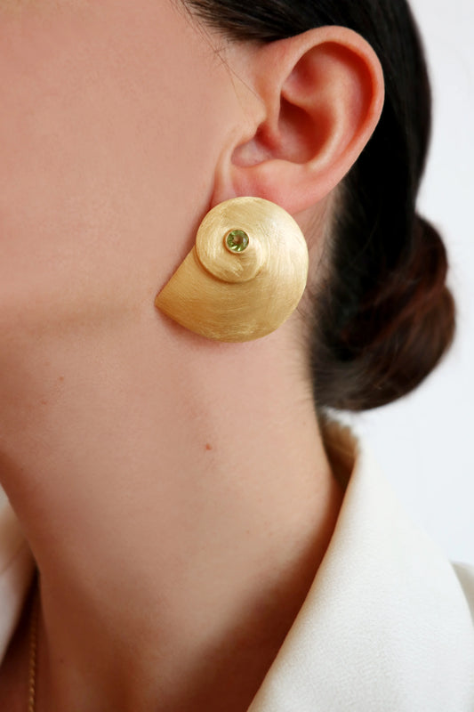 ORECCHINI CONCHIGLIA ARGENTO DORATO CON PERIDOTO