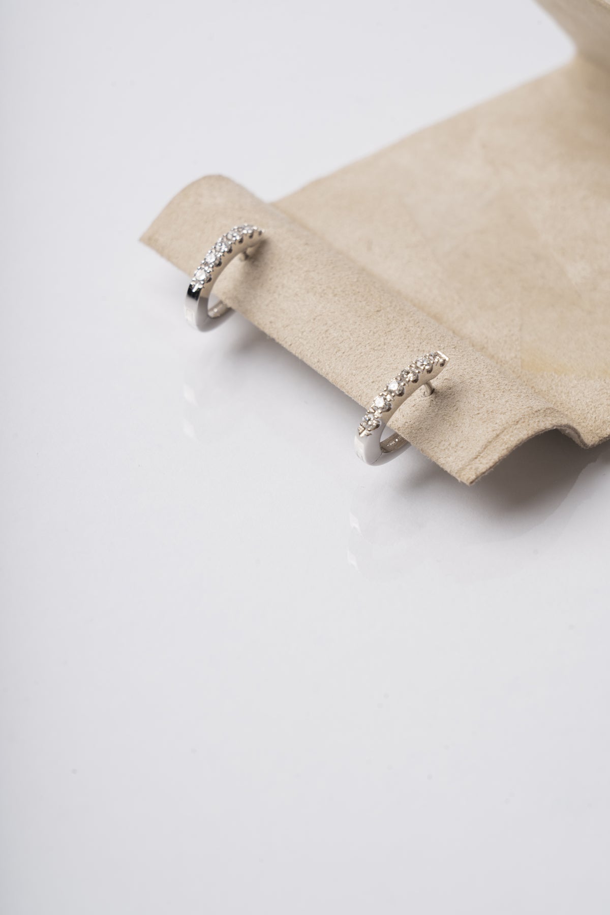 LEO PIZZO - ORECCHINI OVALI ORO BIANCO CONDIAMANTI