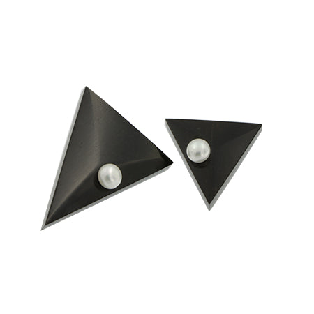 FORNIERI COCO - ORECCHINI TRIANGOLO IN EBANO E PERLE