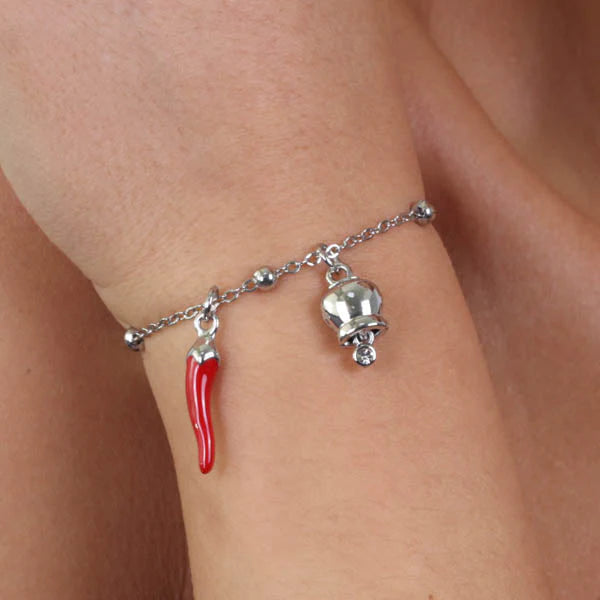 AMO CAPRI - BRACCIALE IN METALLO CON CAMPANELLA E CORNO SMALTATO ROSSO