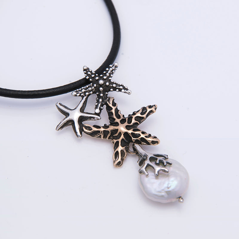 NEMORIS - COLLANA LACCIO CUOIO CON STELLE MARINE E PERLA PENDENTE