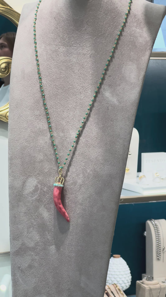 SICYLUI - COLLANA CORNO IN CERAMICA SALMONE CON CORONA E CORALLINI VERDE MARE