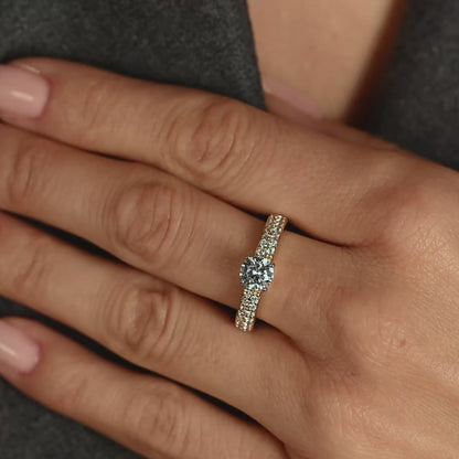 TI SENTO - ANELLO SOLITARIO CON ZIRCONE CENTRALE E PAVE' DI ZIRCONI LATERALI